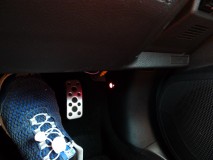 レヴォーグのナビ・エアコンパネルLED打ち替え でき上がればこんなにきれい。車内全体が赤色基調なので雰囲気も合ってGOOD
