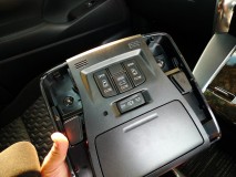  今回は時間も合ったのでフロントは2枚張りしました。ちょうど良いサイズのLEDを2枚つなげています。 