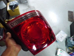 クラウンのテールランプ修理作業（郵送）