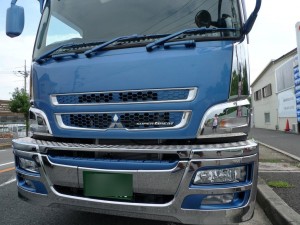 三菱　スーパーグレートのウィンカーLED化とライセンス・ポジション・フォグLED化