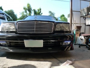 W140 Sクラスメルセデスのデイライト取付