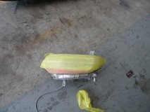  作業に集中していたら写真をとり忘れてしまったので  思い出したときの写真です。  ヘッドライトを外して養生して殻割してLEDリングを取り付けて配線を通して  殻閉じ終わったときの状態です。  あとは車両に戻して完了 