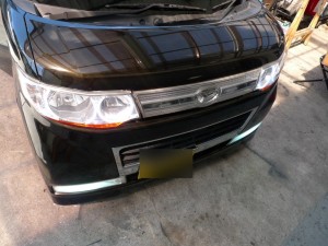 タントカスタムのヘッドライトイカリング施工