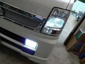 エブリィワゴンのヘッドライトバルブ交換