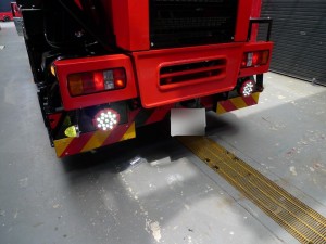 出張作業！レッカー車にナビとLEDスイッチ取付