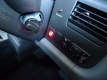  スイッチはアルミ削りだしのものを使いました。高級感があっていい感じですよ。 
