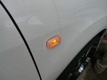 アルファードのウィンカーLED化とフェンダーウィンカーユニット交換 元々のフェンダーウィンカーは車格に見合わないしょぼい外観で、多くのハリアーユーザー様がご不満です。