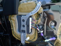  問題のMPXをディーラーで値段を調べたら1個ウン万円。今回4個ドア全滅なのでウン十万円。でも壊れている部品は1個100円です。 