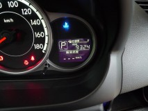  スピードメータの針は比較的簡単に外すことができましたが、液晶の電極は半田吸い取り器での作業となり、かなり苦労しました。 