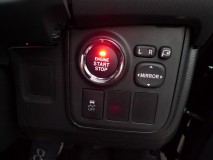 WISHのエアコンパネル周り他全LED打ち替え施工 スタートボタンはACC/ON状態で赤です。