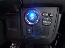 WISHのエアコンパネル周り他全LED打ち替え施工 ブレーキを踏んでエンジンスタート待機で青です。