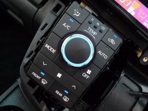 WISHのエアコンパネル周り他全LED打ち替え施工