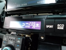 WISHのエアコンパネル周り他全LED打ち替え施工 液晶は大きいため、反転がお勧めです。白にすると明るすぎますので。