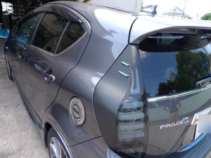 アクアのフェンダーモール取付他車検準備