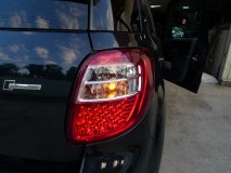 SX4のヘッドライト交換施工とウィンカーLED化 当社爆ウィンカー搭載。