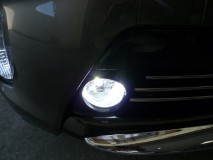  2500lmタイプの爆光LEDフォグを採用。極限の明るさになりました。念のため防水対策も施しました。 