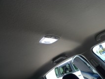  他車種の室内灯を流用して対応しました。 