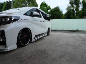 30アルファードコンプリートのデモカー化？