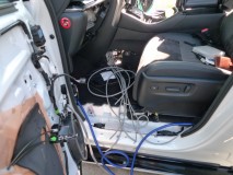  センターコンソールにスイッチボックスを作るので、配線は10芯ケーブルが10本以上。今回の工事全体で行くと、なんと26本ものケーブルを使います。 