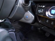 ハイエースのスマートキー連動セキュリティ取付と間接照明取付 セキュリティーはViper330V 定番のセキュリティーです。 Viperなのでセンサーは追加可能です。