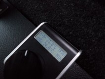 ハイエースのスマートキー連動セキュリティ取付と間接照明取付 リニューアルされた ハイエース用リアエアコン化オートコントロールユニット【HRATAIRCON-X】 PCP製 を取付しました。 前回のモデルから比べると格段に進歩していますが値段もそれなりに・・・。 ただ後部座席に座る機会の多い方は非常にお勧めします。 いままでの「暑すぎる」や「寒すぎる」から開放されますよ