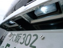  ライセンス球もLEDに。交換の際はインパネ脱必要。 