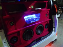 3型アルファードのコンプリートウーファー エアータンクもいい感じに光ってますね。