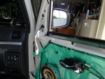  ウェルカムランプを施工する場合は、ドア内張りを外して、ミラーを外して、配線を引き込んで、LED仕込んで、配線接続して完了です。結構工程が多いです。 