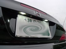 R230 MercedesSL のフォグHIDや他LED化 今回自光式のプレートフレームを取り付けました。 ナンプレ灯もLED化しました。 サイズは37mm