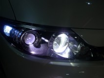 エスティマのシートヒーター取付 タイヤハウス裏のサービスホールから交換します。 ついでにハイビームも爆光LED化しました。