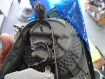 18クラウンアスリートのテールユニット修理(郵送) テールユニットの裏側をガッツリカット。内部構造を理解していないとばらすのにかなり苦労します。