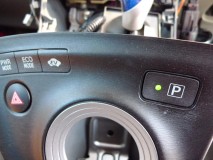 30プリウスのLED打ち替え Pボタンはインジケーターランプはノーマルのままにしました。 白に白だとわかりづらいので Powerボタンは付属の3本足LEDが逆極性というありえない不具合が プリウスはカソードコモンなのに同封の商品はアソードコモン 結局当店在庫の商品で対応しました。
