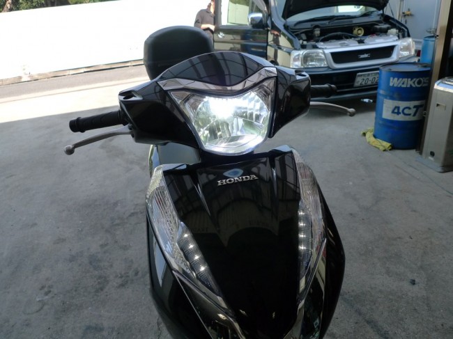   LEAD１２５のヘッドライトLEDとライセンスランプLED化  