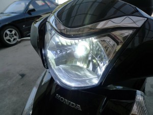 LEAD１２５のヘッドライトLEDとライセンスランプLED化