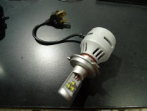  今回使うLEDです。  ロービームはLED2発  ハイビームは追加で1発という仕様  本来ですとLED2発だと光軸が合わないのですが  今回はバイクということで気にせず施工しました。 