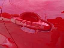 アクアのアウターハンドルイルミ施工とナビパネルのフロッキーコーティング まずはアウターハンドルの施工です。 配線はドア内まで引き込み済みですのでLEDを仕込むだけです。