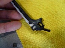 アクアのアウターハンドルイルミ施工とナビパネルのフロッキーコーティング ありました!! ドリルで5mmの穴を開けて