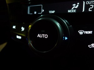 プリウスアルファーのシートヒーター＆シートカバー施工とパネル打ち替え