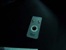 プリウスアルファーのシートヒーター&シートカバー施工とパネル打ち替え このリモコンでOn/Offです。