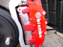 G'sハリアーのキャリパーカバー取付施工 フロントも塗って一体感を・・・。