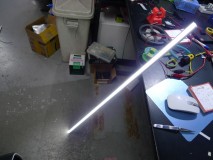 光ると棒状に光ります。 