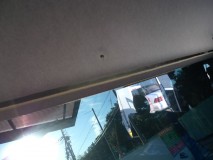  カッターで切り取ります。 