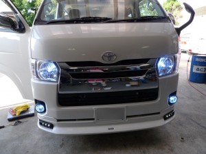 4型ハイエースのエアコンパネル打ち替えと他HID/LED加工