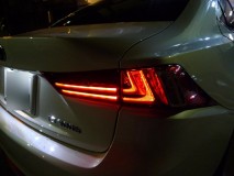 LEXUS IS300h のフォグランプLED化 テールもレクサスのシルエットが特徴的