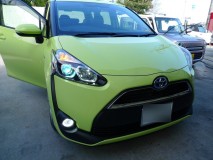 新車販売数第1位の新型シエンタ登場!!お客様は・・・。 ウィンカーLED化でステルス化を実現しました。