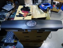  最初はスモークのラップフィルム貼りでしたが、非常に難しかったためカーボンに変更しました 