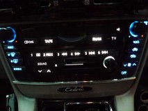 Y34セドリックの室内パネルLED化 この車はパネル照明に交換できない電球が使われています。LED化する場合は極性を調べてLEDを配置する必要があります。