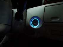 Y34セドリックの室内パネルLED化 キーリングもT5のLEDに交換しただけですが、色ムラもなくいい感じです。