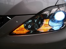 US仕様IS250のヘッドライト交換(日本仕様後期型へ) ウィンカーは20W球が片側2個使われていました。当然リレーも2個仕様に変更されていますが、今回は1個仕様になるためリレーも変更が必要です。