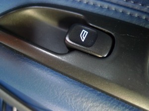 Volvo V70の打ち替え残りの施工とエアバックエラー消去